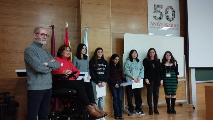 Foto de grupo das premiadas coas persoas organizadoras