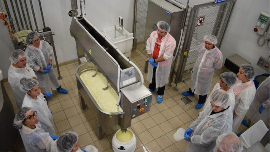 Un taller de elaboración de derivados lácteos ecológicos cita a unos 20 participantes en el APLTA del Campus Terra de la USC