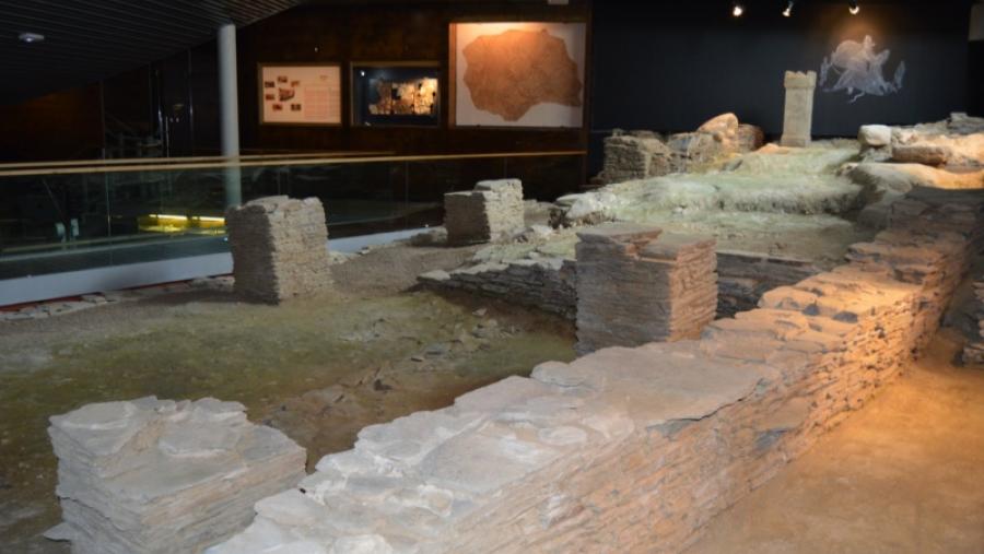 El arqueólogo Celso R. Cao y Solo Voces guían este viernes la primera visita del programa 'Noches en la Domus'