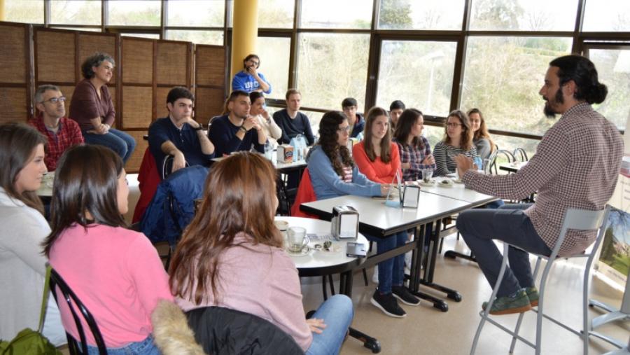 Marcos Rial habla en el Campus Terra sobre ingeniería y cooperación internacional en el marco del proyecto ‘Geomática y café’