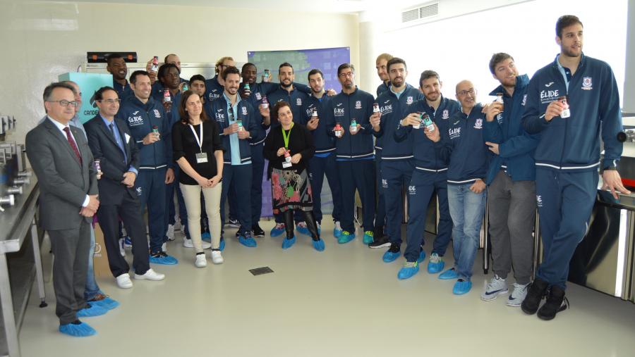 El Aula de Productos Lácteos y Tecnologías Alimentarias del Campus Terra de la USC recibe a jugadores y directivos del CB Café Candelas Breogán