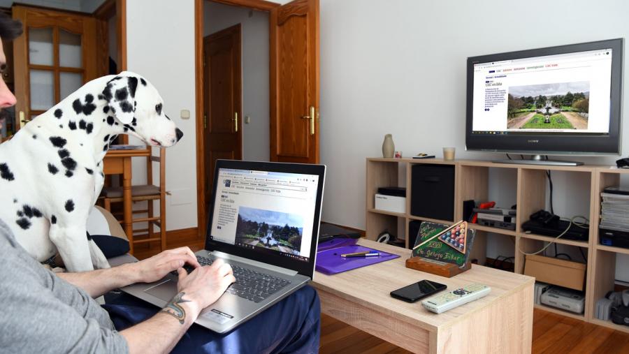 Estar en contacto con outras persoas a través do teléfono ou das novas tecnoloxías e evitar fontes de estrés eríxense tamén en elementos chave para poder xestionar de modo eficaz este momento. FOTO: Santi Alvite