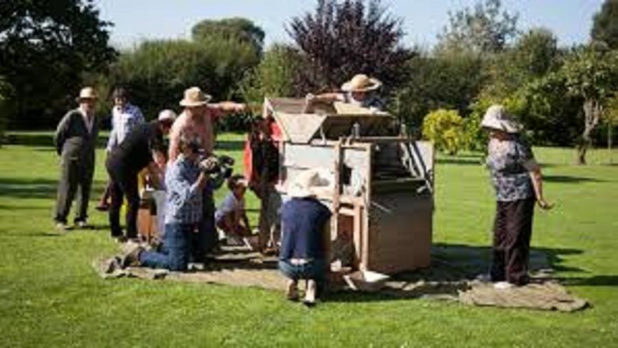 Escena do documental realizado sobre as vivencias rurais de O Empalme, en Xermade
