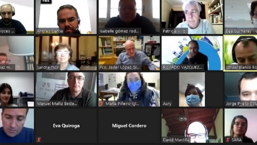 Participantes no primeiro faldoiro sobe infraestrutura verde de Lugo organizado ao abeiro do proxecto Inverclima