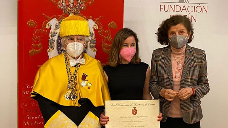 Mandiá, no centro da imaxe, analiza o acceso aberto ao coñecemento: FOTO: Fundación Ignacio Larramendi 