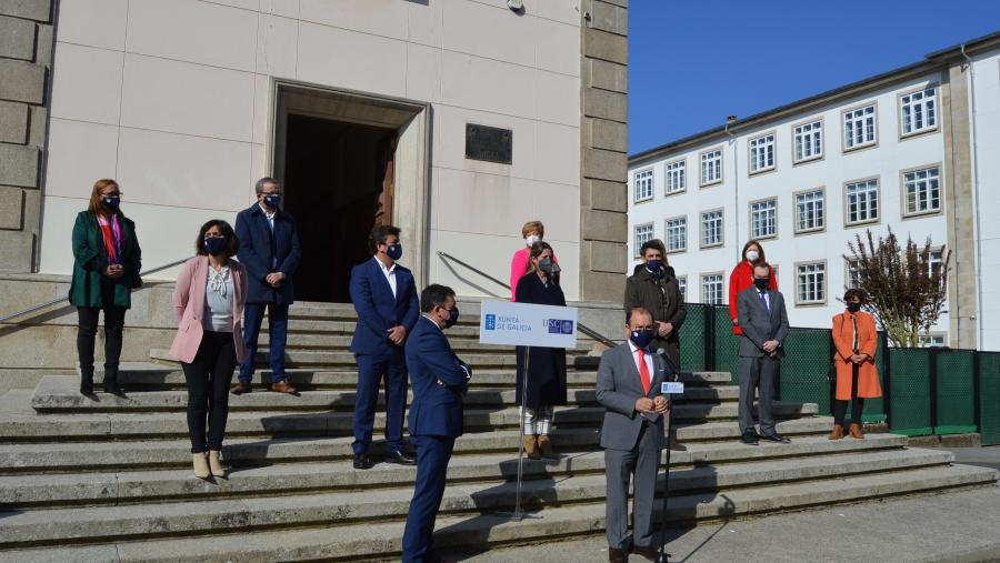 O reitor Antonio López, na súa intervención diante do conselleiro de Educación no CEIP Anexa