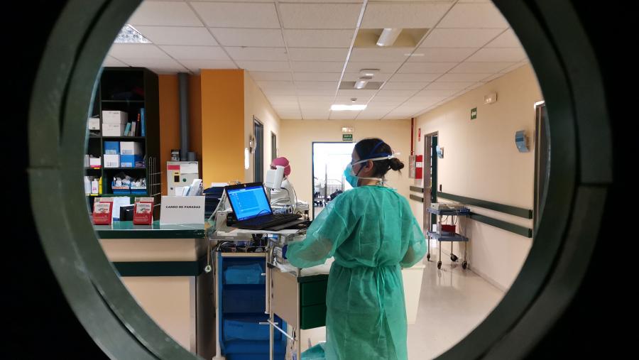 Outro aspecto importante en relación cos novos contaxios analizados no traballo “é que o máximo de infeccións da terceira onda foi catro veces superior ao da primeira onda”, indican os seus responsables. FOTO: Santi Alvite 