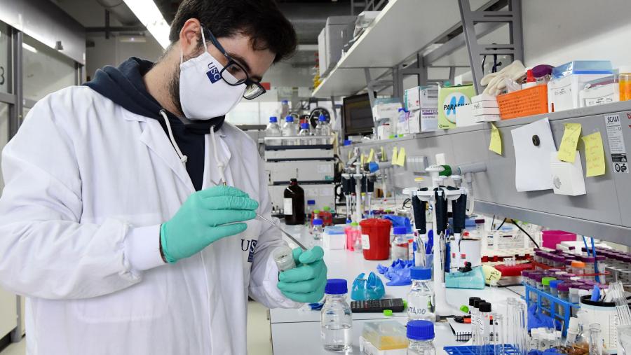 No relativo á clasificación que recolle os resultados da avaliación da actividade investigadora e innovadora, a USC ascende un chanzo. FOTO: Santi Alvite