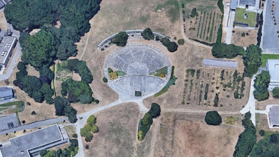 O obxecto desta iniciativa é a ampla zona libre situada na parte central do campus