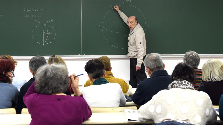 Clase de Astronomía do IV Ciclo