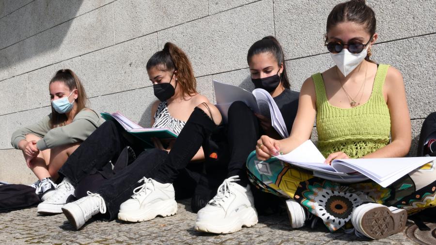 No caso dos TFG, contémplanse cinco premios de 300 euros e cadanseu diploma acreditativo. FOTO: Santi Alvite