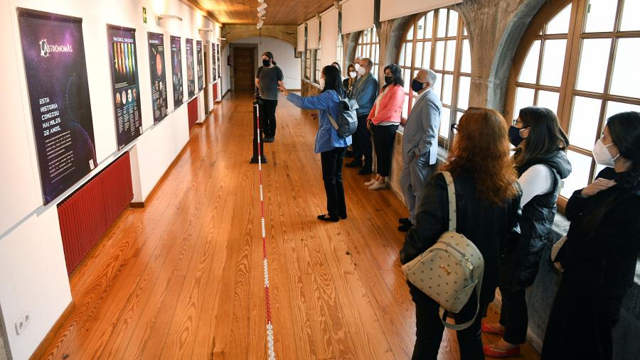 Ademais da información sobre cada unha das científicas, ‘Astrónomas’ compleméntase con diversos materiais que inclúen unha contextualización da astronomía con outras ciencias. Foto: Santi Alvite