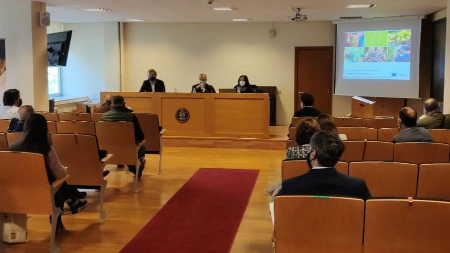 Diego Canga, entre Carlos Teijo e Rosa Mosquera, no obradoiro sobre agricultura ecolóxica celebrado en Santiago