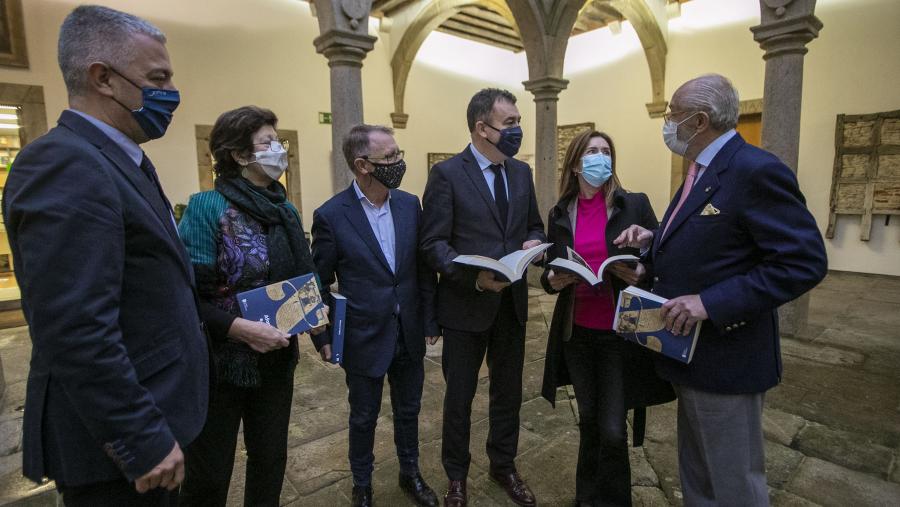 Mercedes Brea e Pilar Lorenzo son as coordinadoras da obra. FOTO: Xunta