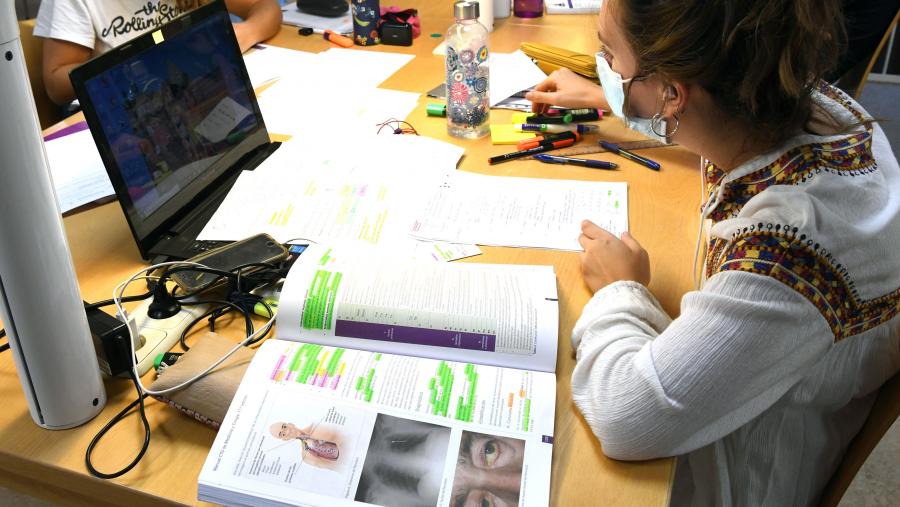 Do 23 de decembro de 2021 ao 2 de xaneiro de 2022, o horario será o establecido pola USC nese período: de luns a venres de 9:00 a 20:30 e nas fins de semana de 10.00 a 19.30 horas. FOTO: Santi Alvite