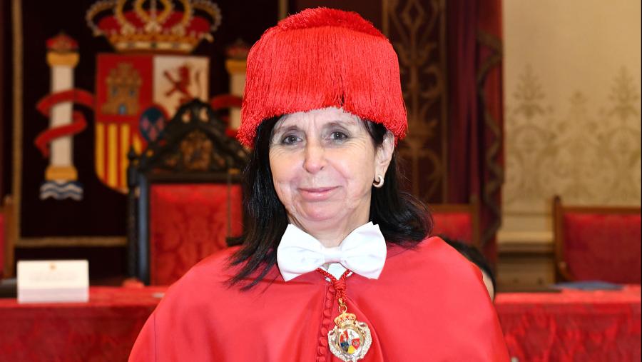 Casas Baamonde manifestou a súa “gratitude inmensa” por entrar no claustro de doutores 'honoris causa' desta universidade á que considera “cumio do coñecemento”.  FOTO: Santi Alvite