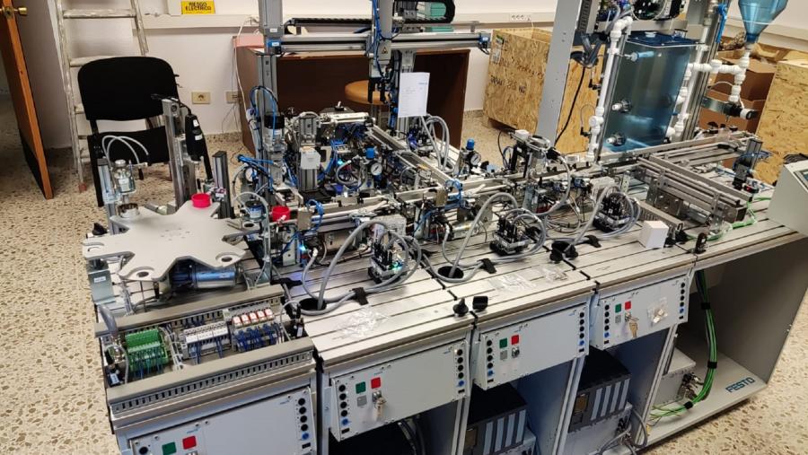 Infraestrutrura tecnolóxica instalada no Laboratorio de Robótica da EPS de Enxeñaría