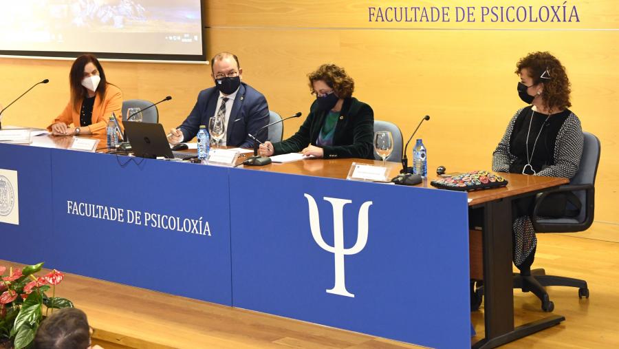 De esquerda a dereita, Rosa Álvarez, Antonio López, Mª José Sampedro e Marisa Salanova. FOTO: Santi Alvite 
