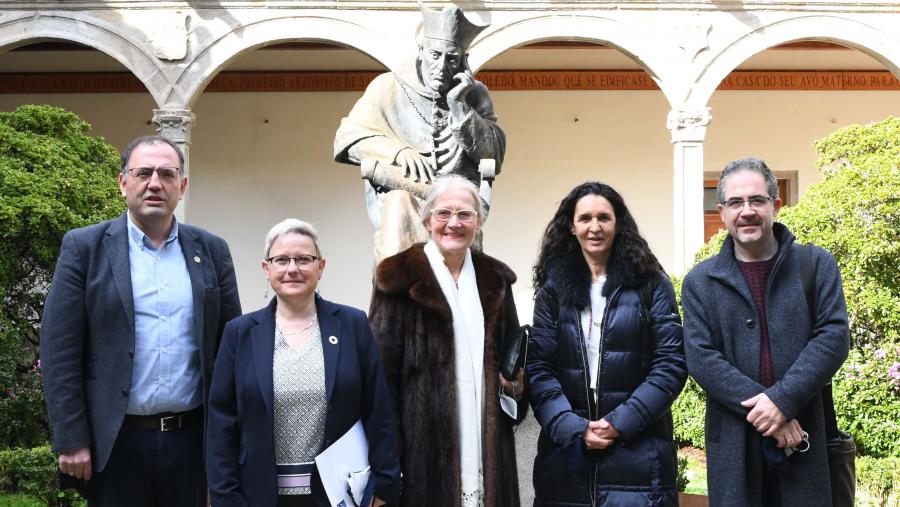 De esquerda a dereita, Gumersindo Feijoo, Carmen Fernández, Rita Radl, Cristina Abeal e Martín Leranoz. FOTO: Santi Alvite