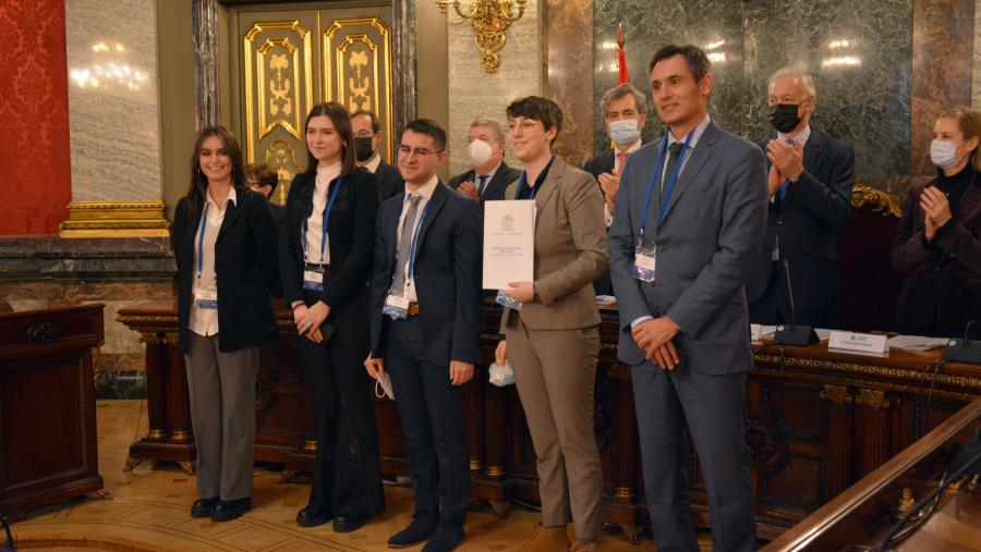 Foto de familia do alumnado vencedor. FOTO: https://www.poderjudicial.es