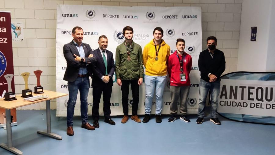 Julio Suárez Gómez (cuarto pola esquerda) é alumno do mestrado universitario en Matemática Industrial da USC