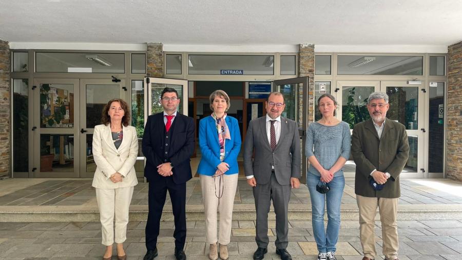 De esquerda a dereita, Dulce García, Francisco Fraga, Asteria Luzardo, Antonio López, Patricia Regal e Ramiro Barcia, na Facultade de Ciencias