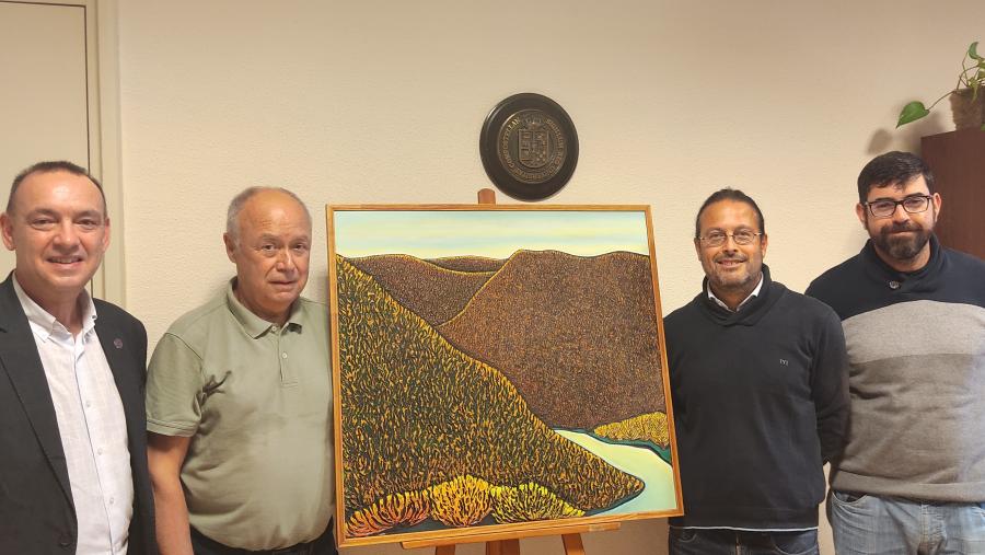 Imaxe do acto de doazón na Sala de Xuntas de Filosofía