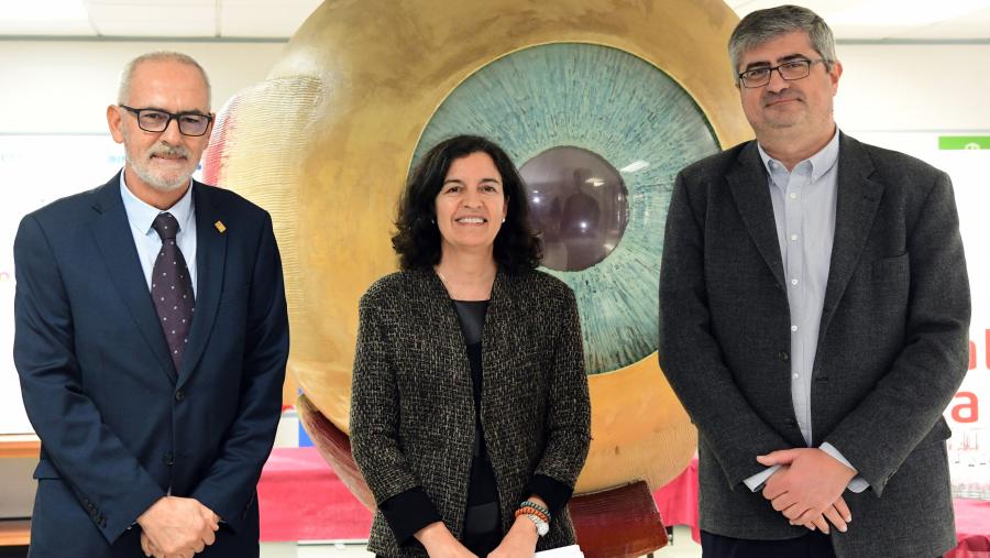 De esquerda a dereita, Eduardo Eiroa, María Jesús Giráldez e Vicente Pérez Muñuzuri. FOTO: Santi Alvite