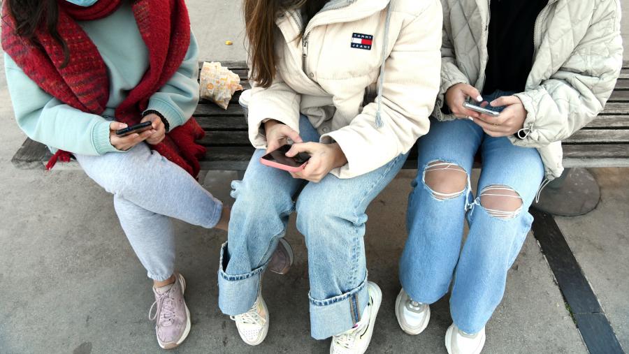 A iniciativa desenvolveuse no marco da materia Formación en Rede, diríxese á mocidade galega de entre 13 e 16 anos e concíbese como “unha aventura interactiva”