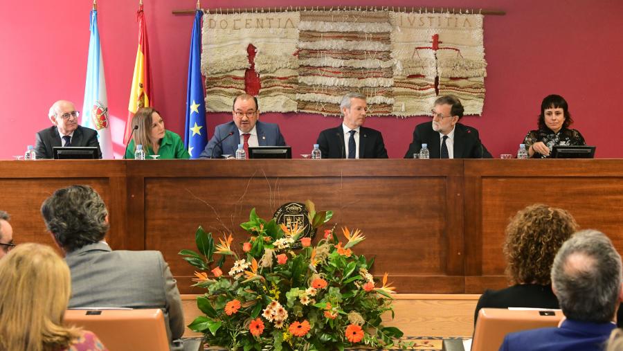De esquerda a dereita, Fernando Suanzes, Ana Gude, Antonio López, Alfonso Rueda, Mariano Rajoy e Sonia E. Rodríguez. FOTO: Santi Alvite