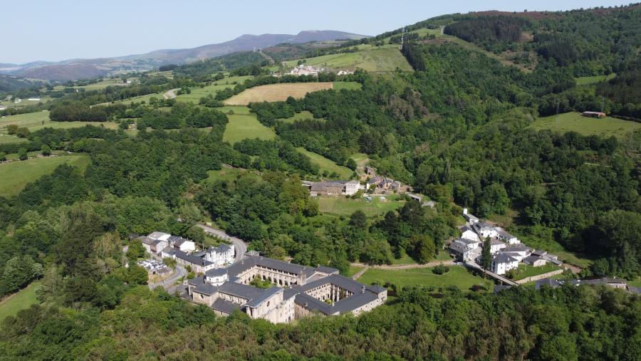 O mosteiro de Samos pertence á orde dos beneditinos que, xunto con outras ordes monásticas como o Císter, tiveron un gran peso na expansión dos cultivos de vide e maceiras en toda Europa