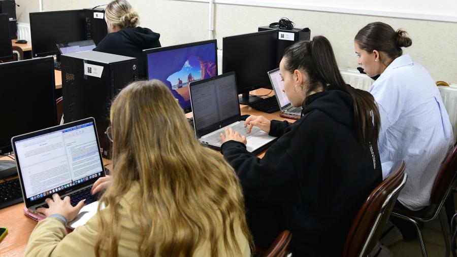 O consorcio asumiu como reto o desenvolvemento dunha nova metodoloxía educativa co apoio dunha plataforma intelixente. Imaxe de arquivo dunha clase práctica en Ciencias da Educación. FOTO: Santi Alvite