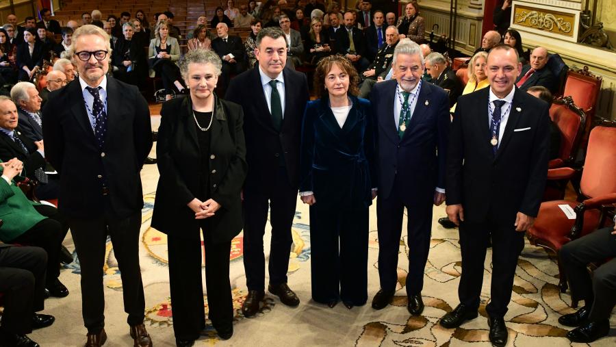 De esquerda a dereita, Ulises Bértolo, Milagros Otero, Román Rodríguez, Dulce María García Mella, Jesús Palmou e Marcelino Agís. FOTO: Santi Alvite