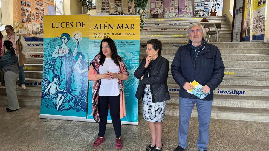 De esquerda a dereita, María López Sández, Rosario Álvarez e Vicente Peña, no acto inaugural 