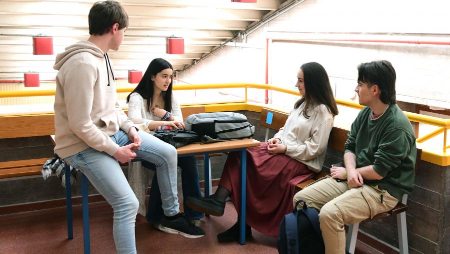 O obxectivo desta programación é incorporar voces e visións que enriquezan o debate. Imaxe de arquivo de aumnado nun centro da USC. FOTO: Santi Alvite