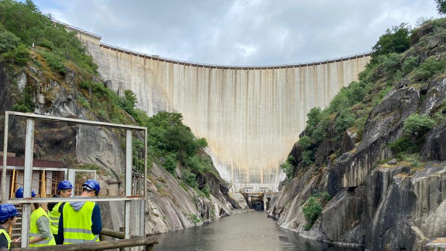 Alumnado da EPS de Enxeñaría visitan unha obra de enxeñaría civil