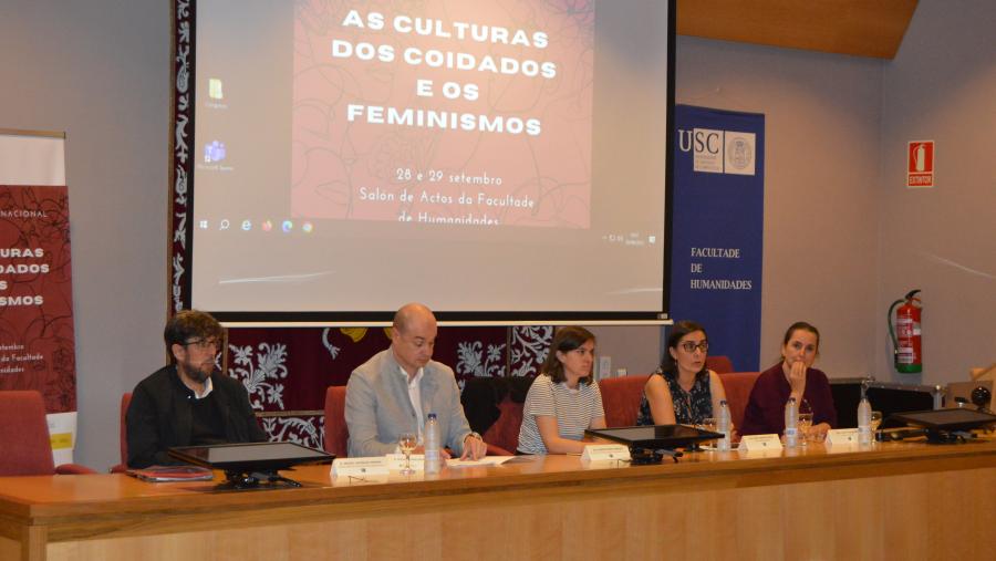 Miguel González, Javier Vázquez, Marta Pérez, Ana Cabana e Elena Freire, na apertura do congreso