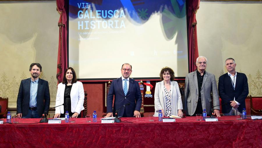 De esquerda a dereita, Antonio Míguez, Natividad González, Antonio López, Goretti Sanmartín, Víctor F. Freixanes e Lourenzo Fernández Prieto. FOTO: Santi Alvite