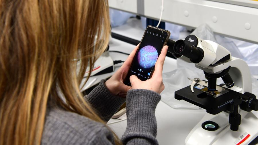 Cada participante poderá presentar unha única achega en cada categoría, dixitalizada e realizada con calquera equipo, profesional ou afeccionado, incluído o teléfono móbil. FOTO: Santi Alvite