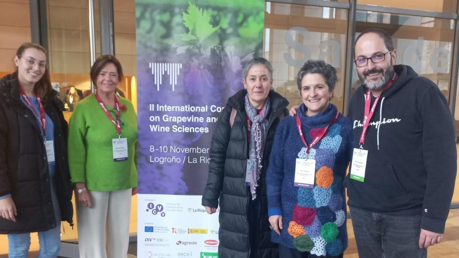 De esquerda a dereita, Marta Rodríguez, Mª José Motilva, María Fandiño, Mar Vilanova e Javier J. Cancela, no Fórum Rioja