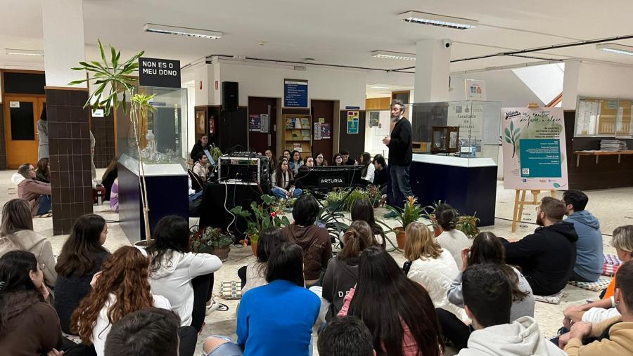 Intervención de Hugo Torres na Facultade de Ciencias