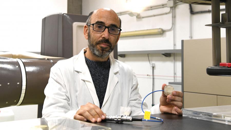 Faustino Gómez, nas instalacións do Laboratorio de Radiofísica. Foto: Santi Alvite