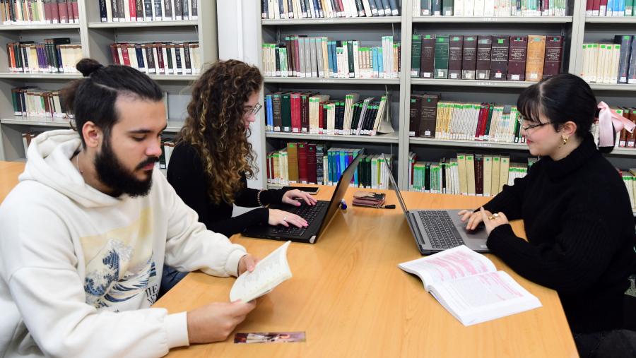 As solicitudes de admisión e matrícula poderán realizarse a través da secretaría virtual. FOTO: Santi Alvite