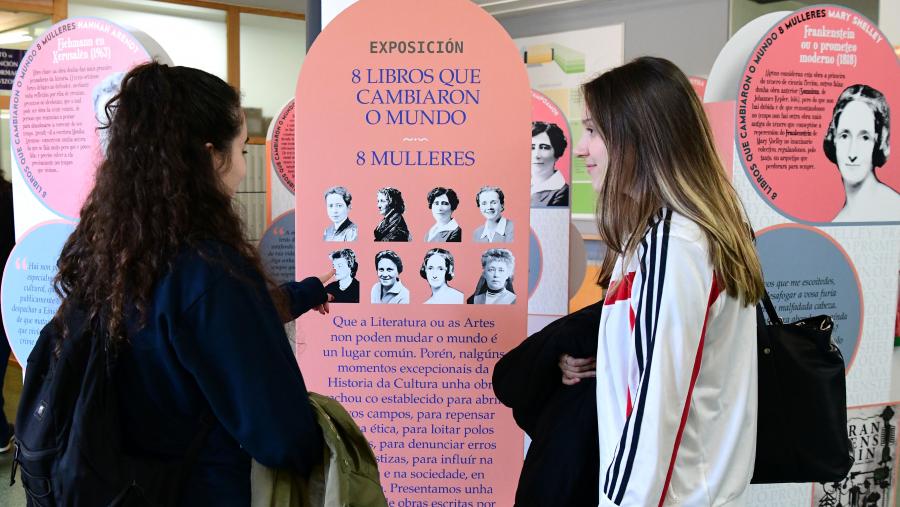 A exposición pode verse na Facultade de Filoloxía ata o 18 de abril. FOTO: Santi Alvite