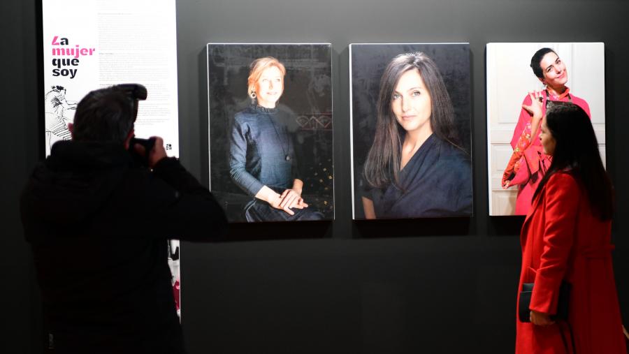 Algunhas das imaxes da mostra  'A muller que son. 7 arquitectas rumanas e as súas obras'. FOTO: Santi Alvite