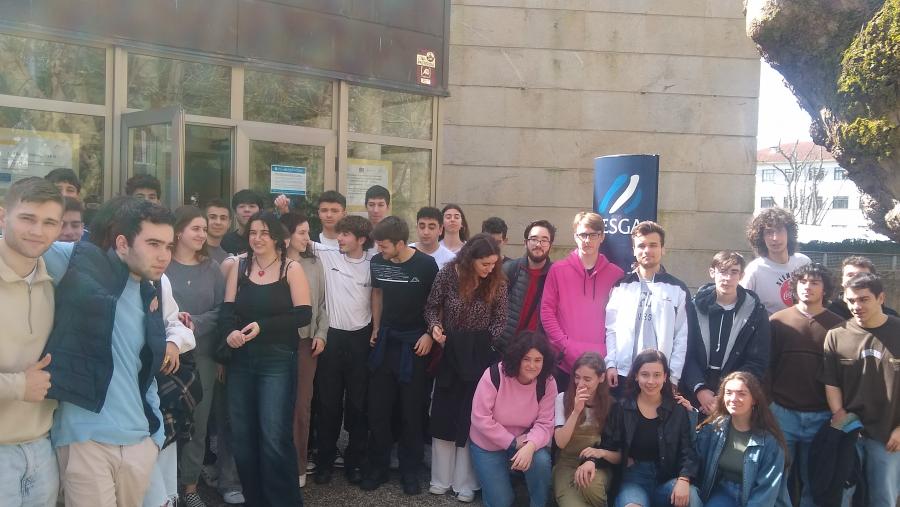 Alumnado de segundo curso del Grado en Inteligencia Artificial de la ETSE visita las instalaciones del CESGA