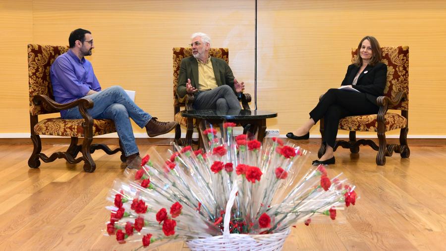 Roberto Samartim, esquerda, Elias Feijó e Filipa Soares nun momento da xornada. FOTO: Santi Alvite