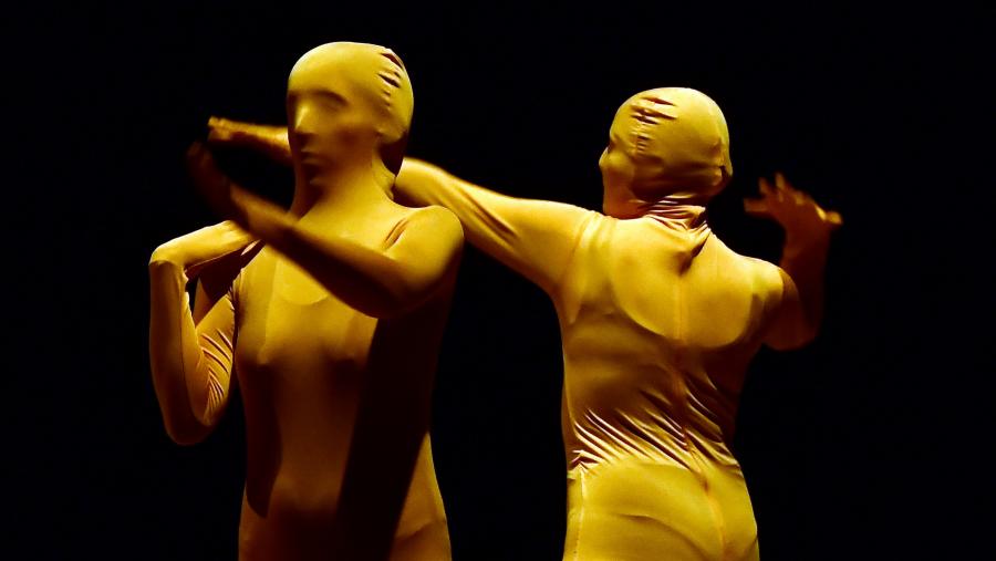 Escena dunha representación teatral da USC. Foto: Santi Alvite