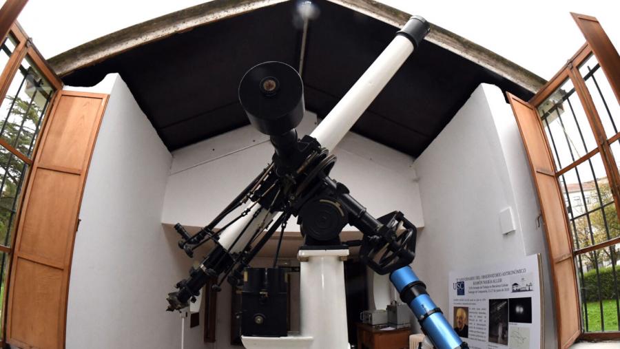 Un telescopio do Observatorio Astronómico da USC. FOTO: Santi Alvite