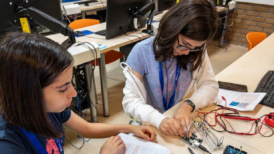 O alumnado poderá elixir entre proxectos de tipo biosanitario, científico experimental, de ciencias sociais e humanidades. FOTO: XuvenCiencia